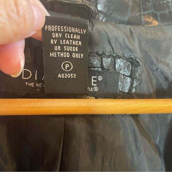 DIALOGUE EMBOSED CROC JACKET - Picture 4 of 10